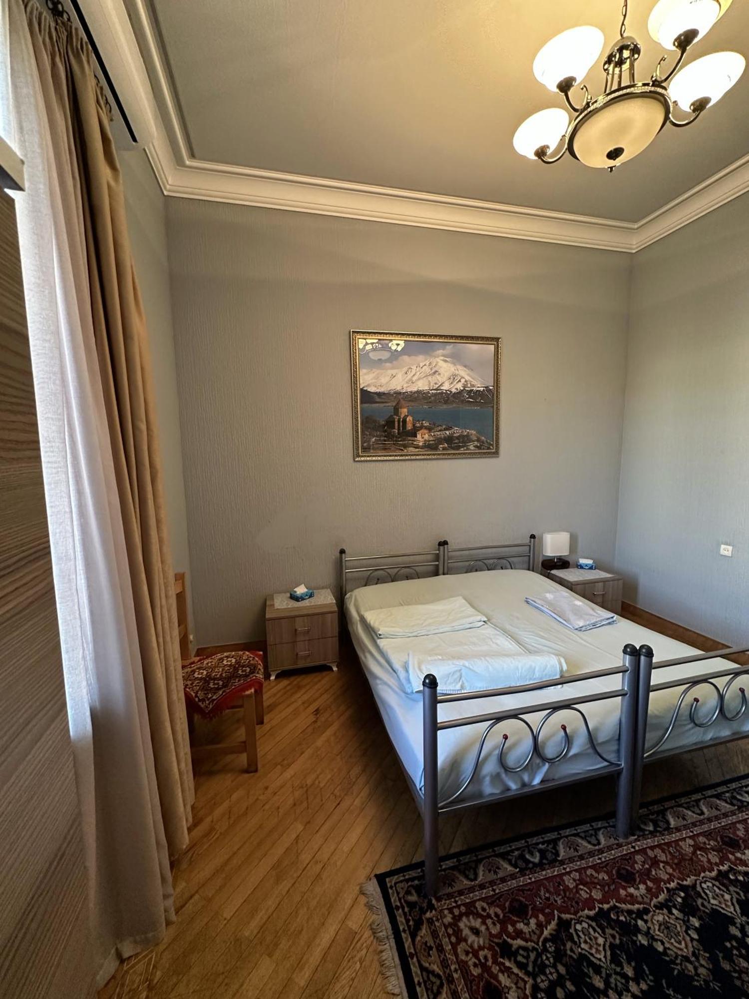 Bridge House Yerevan Armenia Room photo